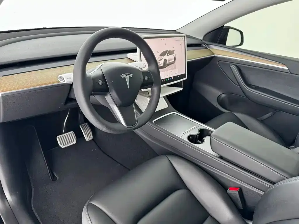 Tesla Model Y — фото 7