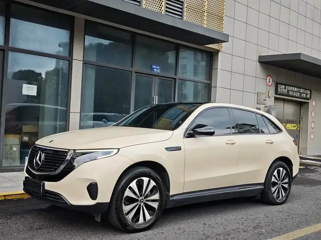 Mercedes-Benz EQC — фото 1