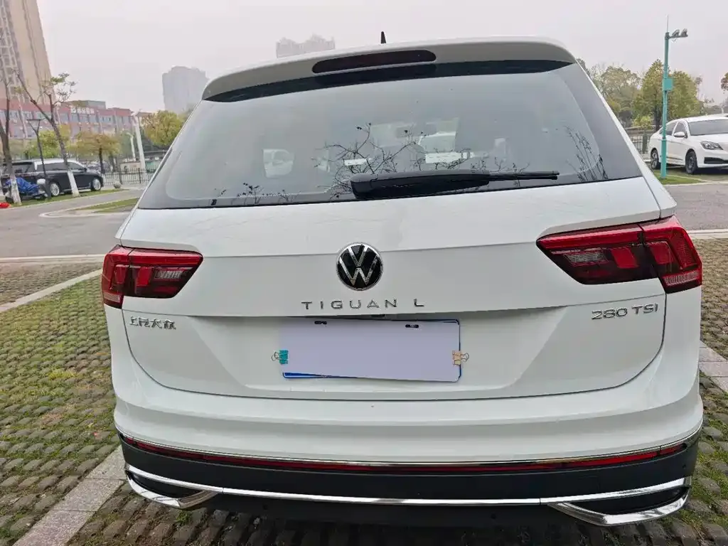 Volkswagen Tiguan L — фото 3