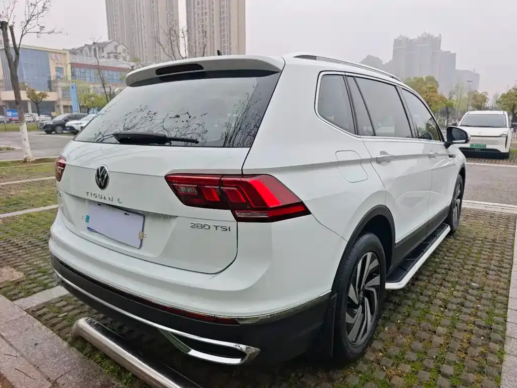 Volkswagen Tiguan L — фото 5
