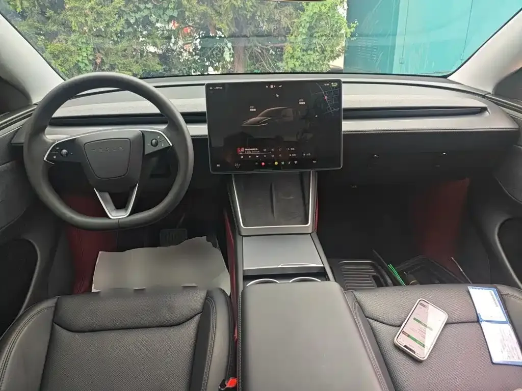 Tesla Model Y — фото 10