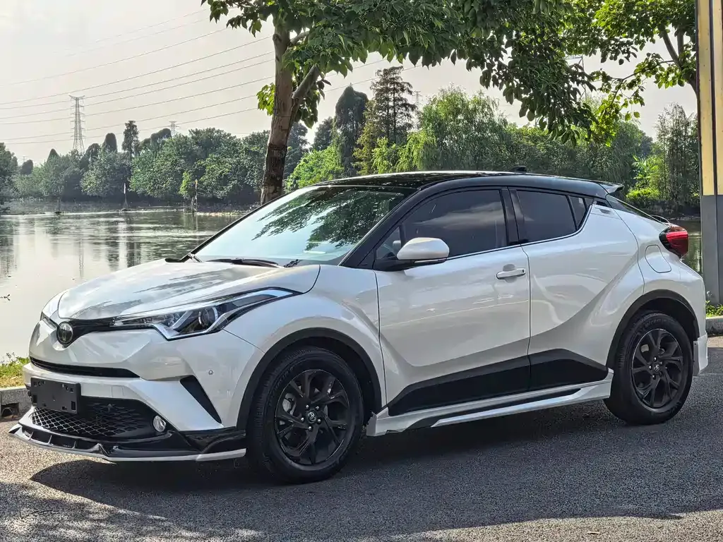 Toyota C-HR — фото 1