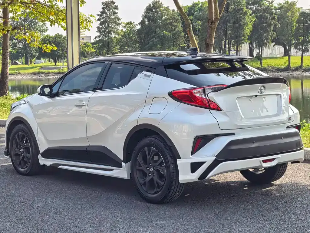 Toyota C-HR — фото 9