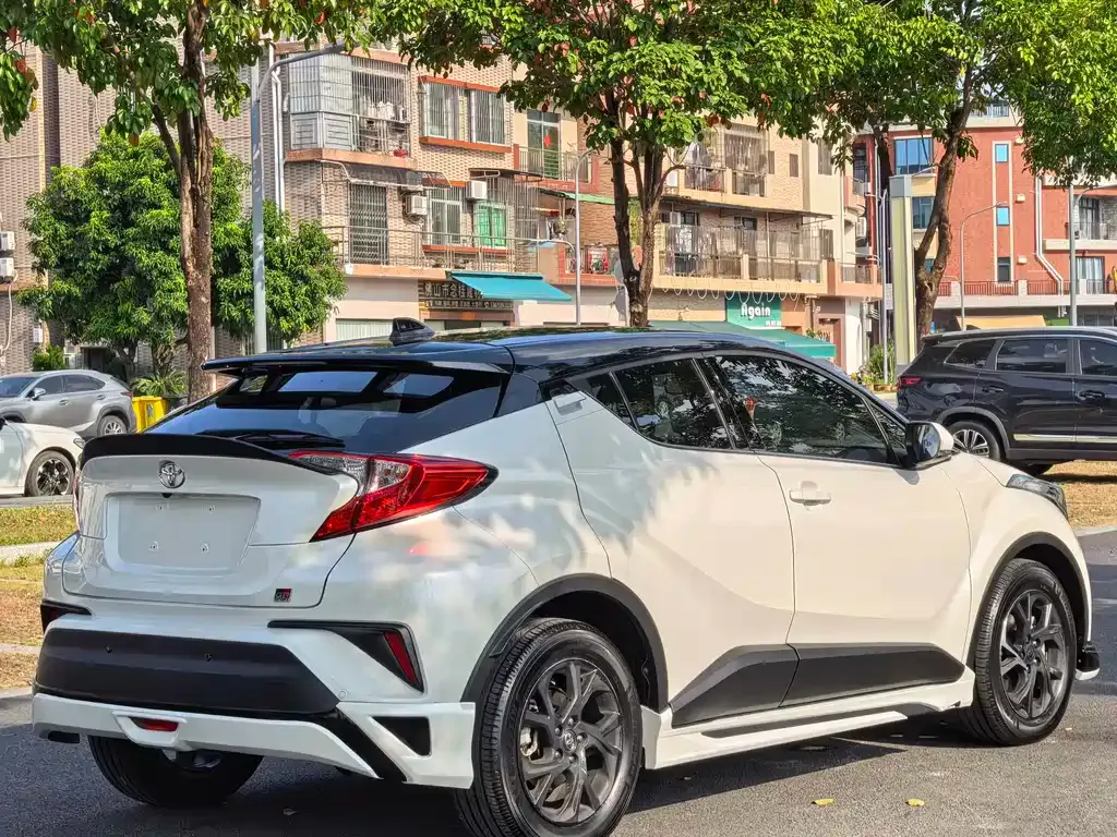 Toyota C-HR — фото 8