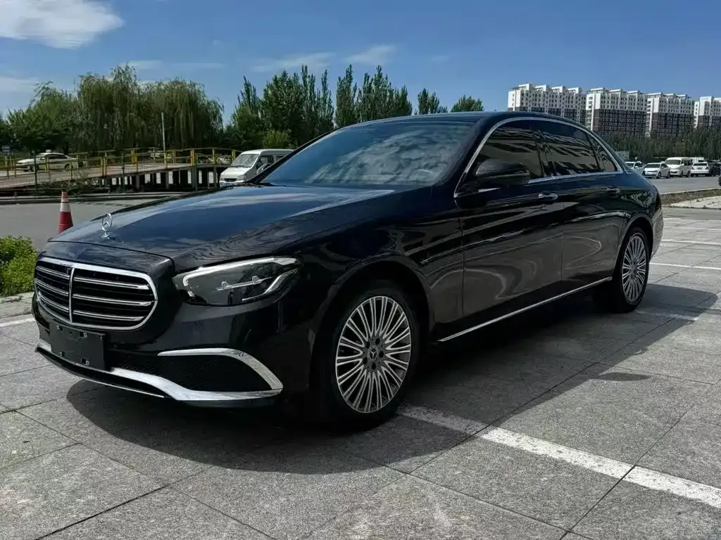 Mercedes-Benz E-Class — фото 1