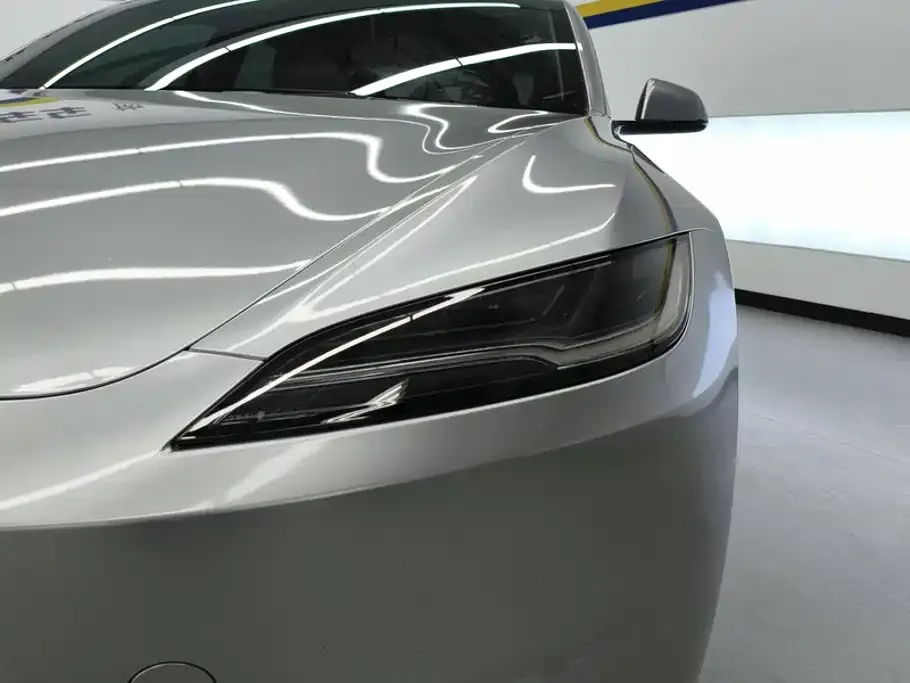 Tesla Model 3 — фото 10