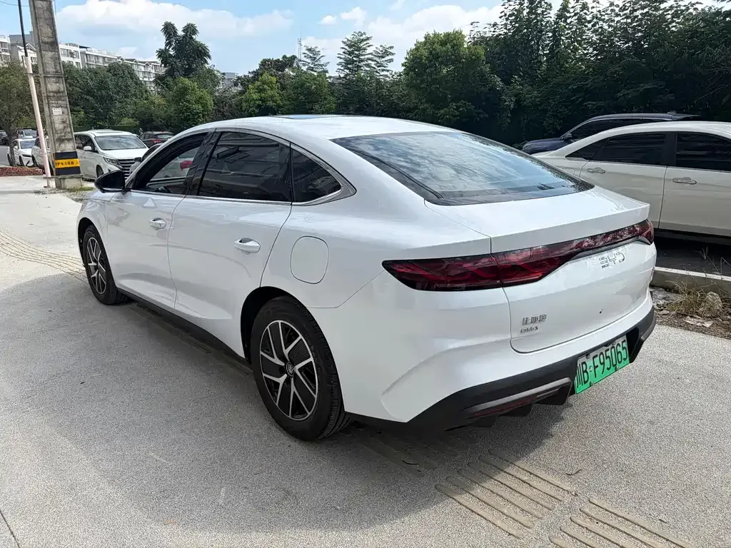 BYD Qin L — фото 4