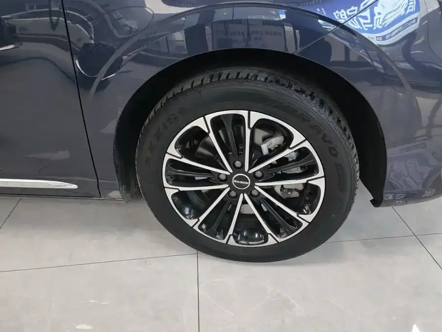 Roewe iMAX8 — фото 2