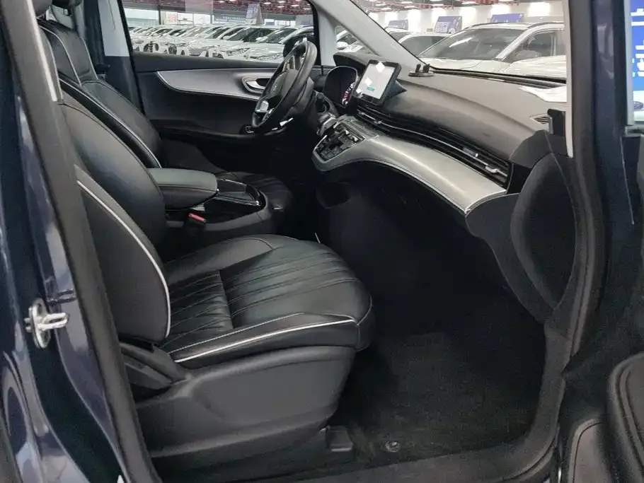 Roewe iMAX8 — фото 10