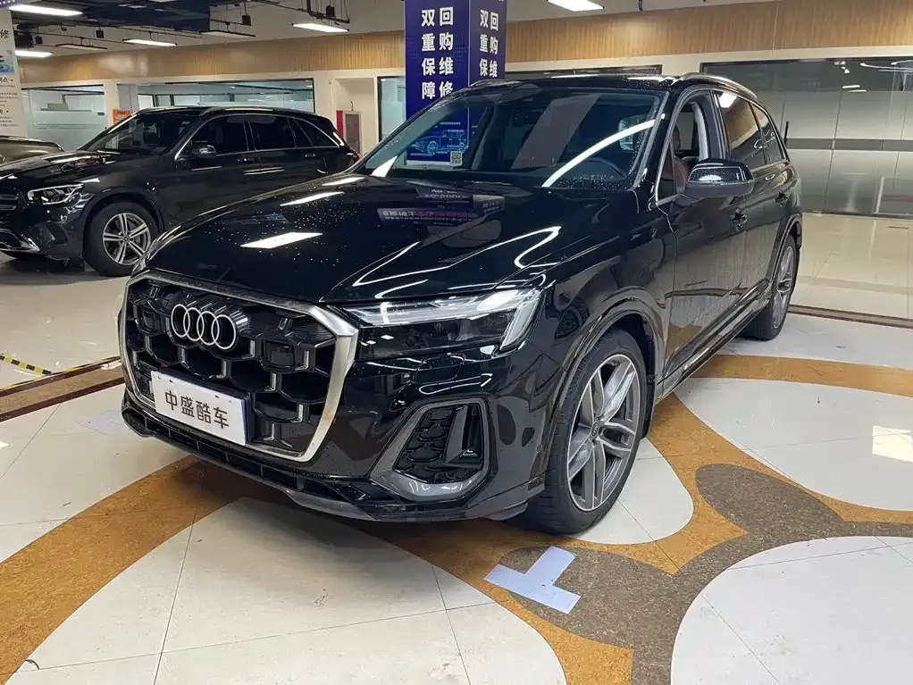 Audi Q7 — фото 1