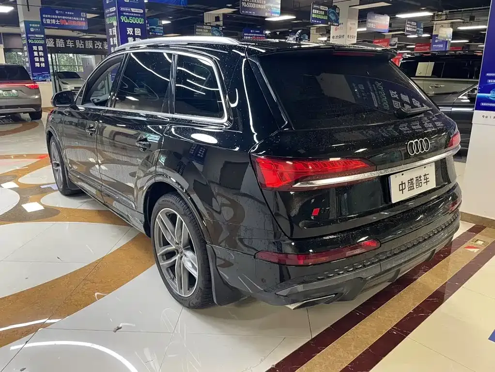 Audi Q7 — фото 10