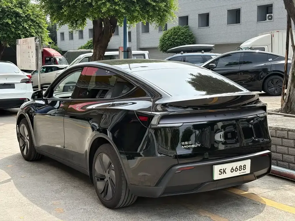 Tesla Model Y — фото 7
