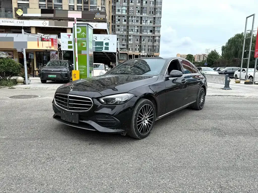 Mercedes-Benz C-Class — фото 1