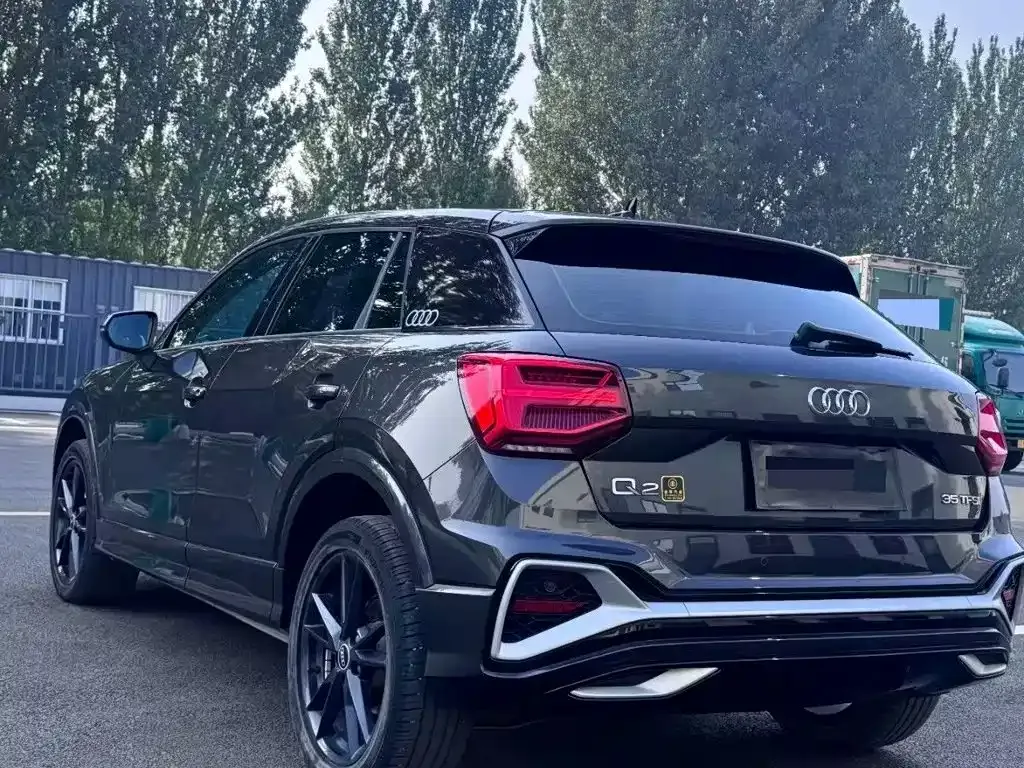 Audi Q2L — фото 10