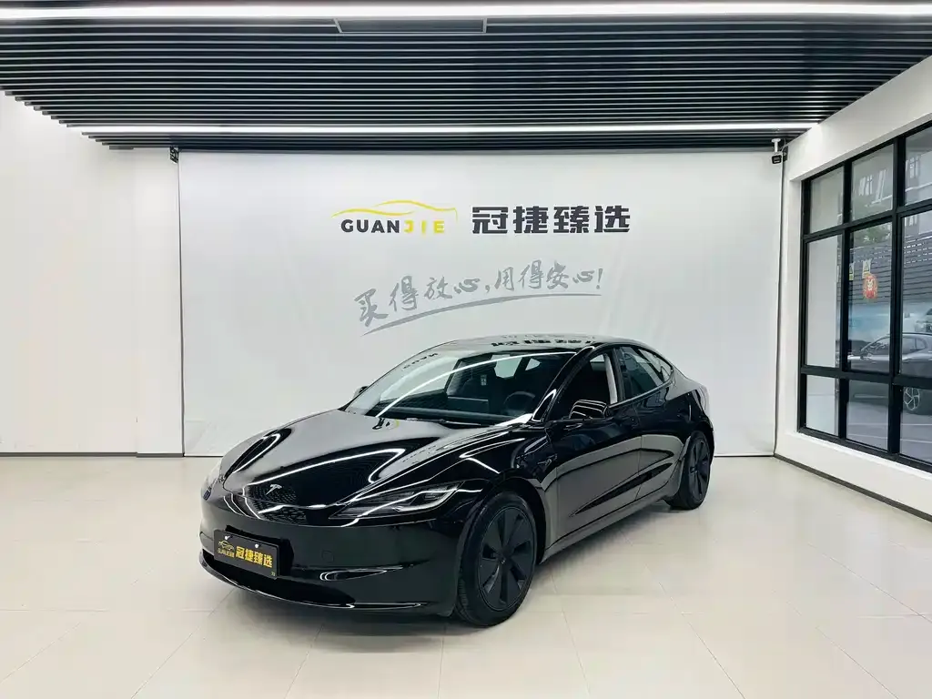 Tesla Model 3 — фото 1