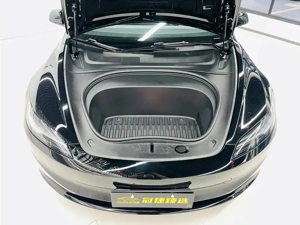 Tesla Model 3 — фото 7