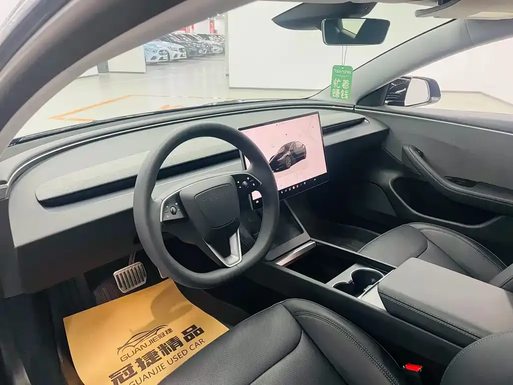Tesla Model 3 — фото 9