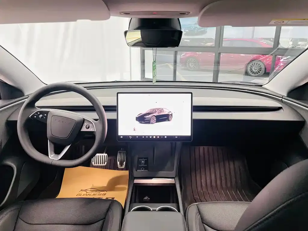 Tesla Model 3 — фото 8