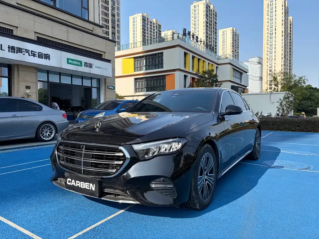 Mercedes-Benz E-Class — фото 1