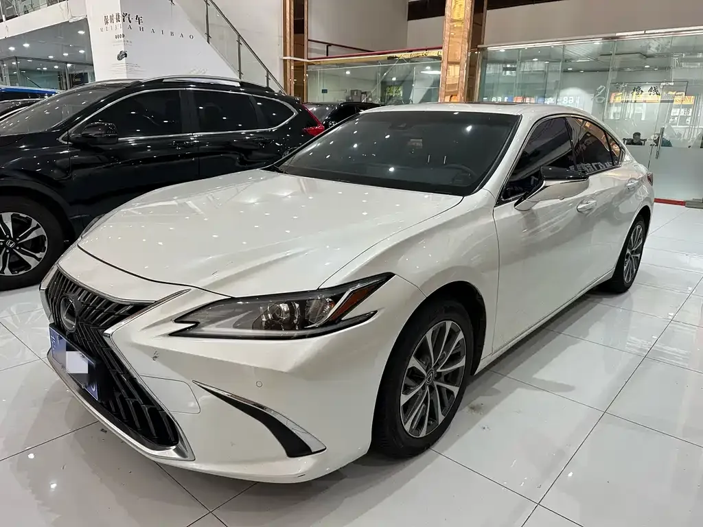 Lexus ES — фото 1
