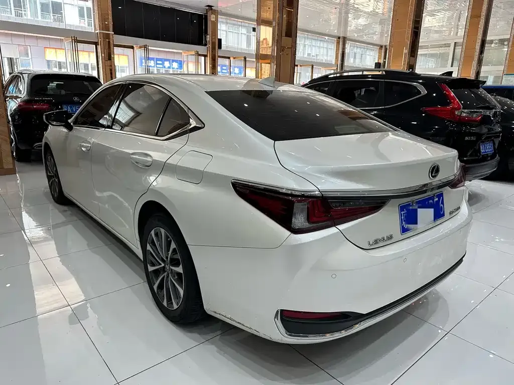 Lexus ES — фото 9