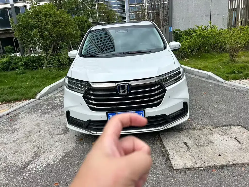 Honda Odyssey — фото 1
