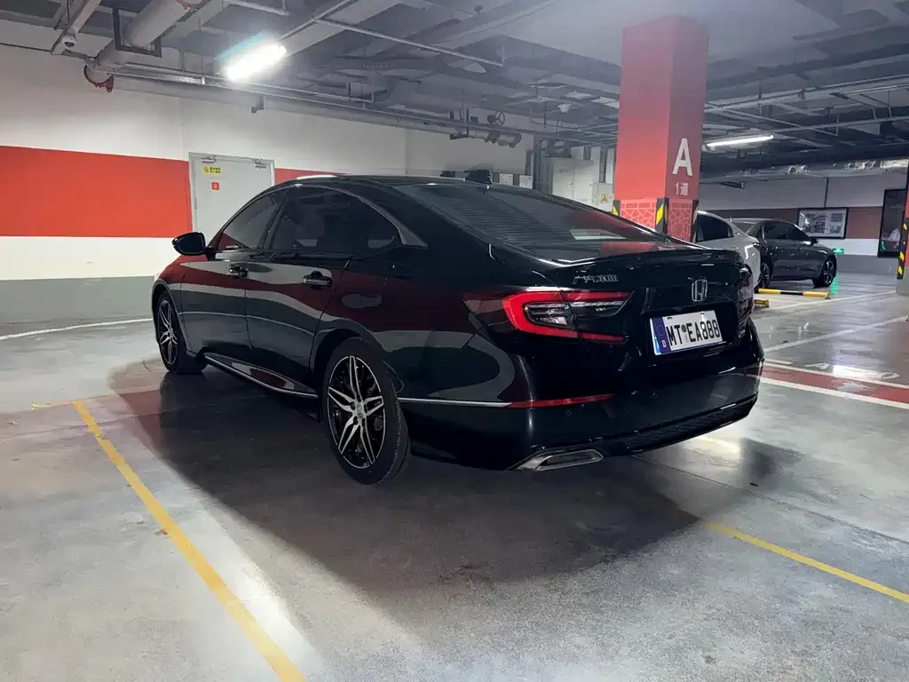 Honda Accord — фото 8