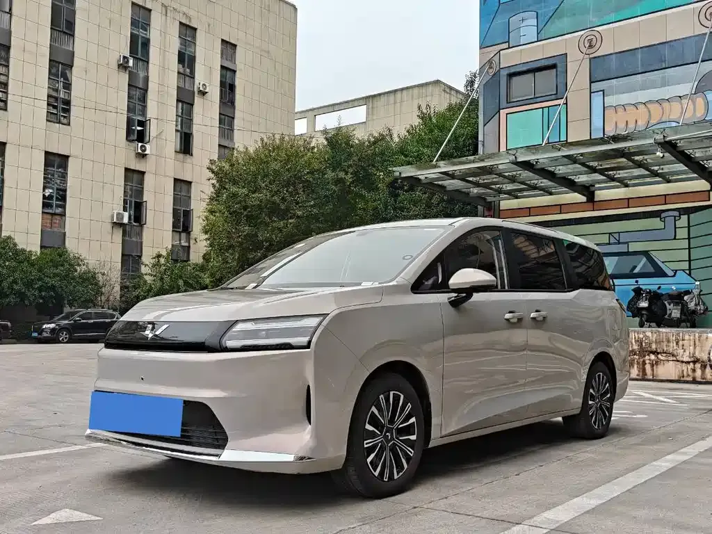 Wuling Xingguang 730 New Energy — фото 1