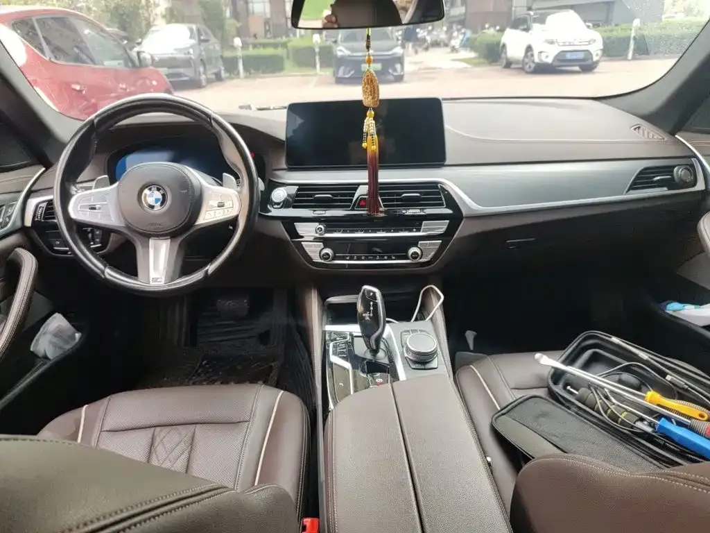BMW 5 Series — фото 9