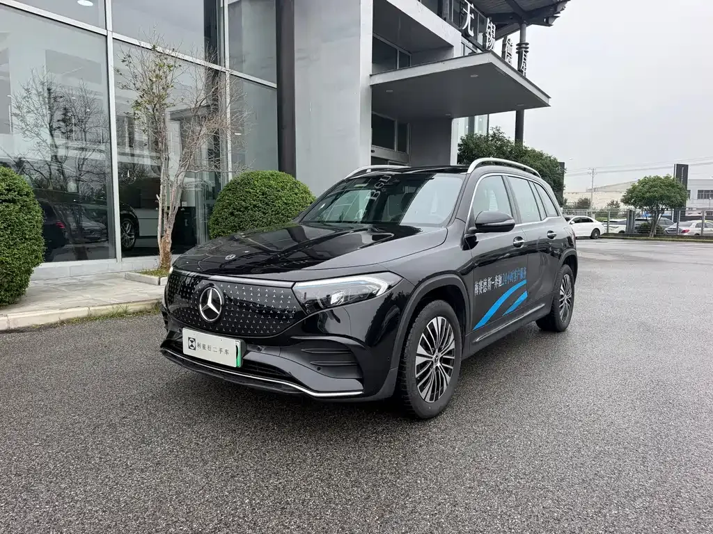Mercedes-Benz EQB — фото 1