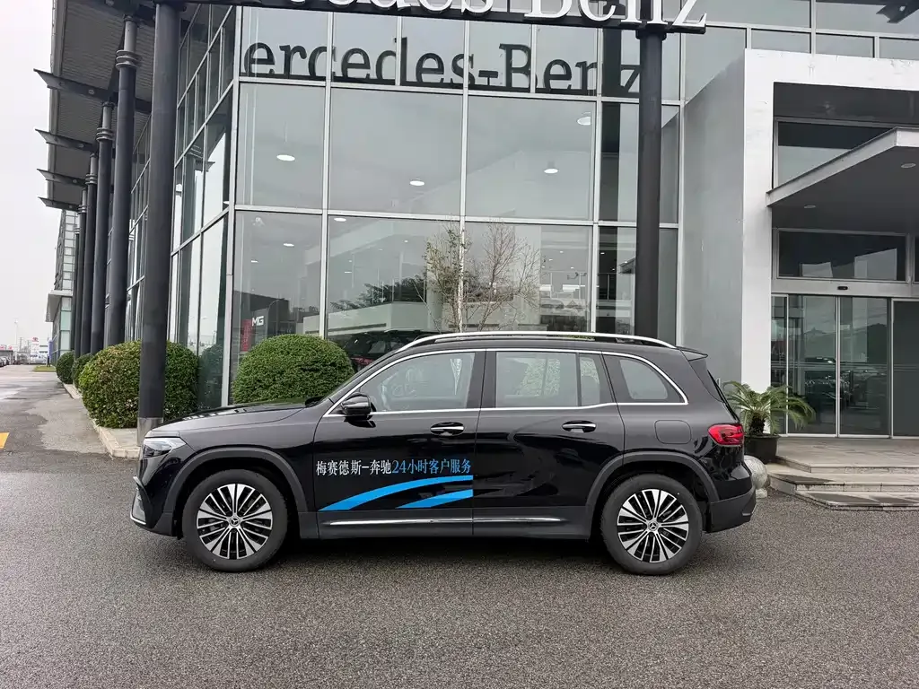 Mercedes-Benz EQB — фото 10