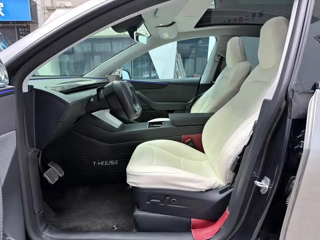 Tesla Model Y — фото 10