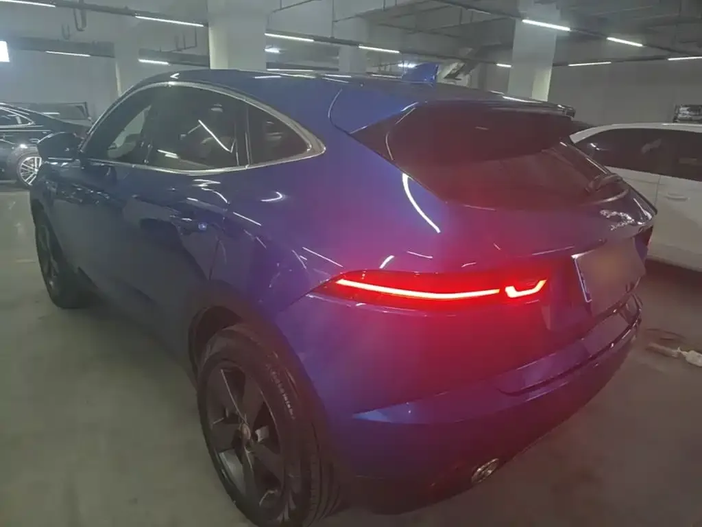 Jaguar E-PACE — фото 4