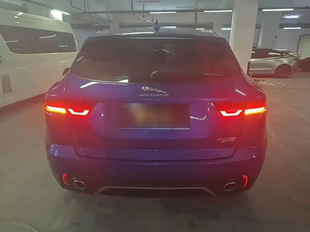 Jaguar E-PACE — фото 8