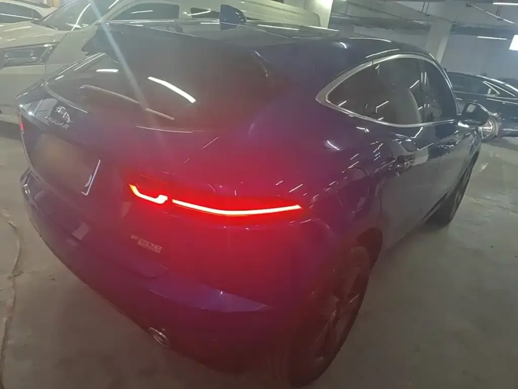 Jaguar E-PACE — фото 2