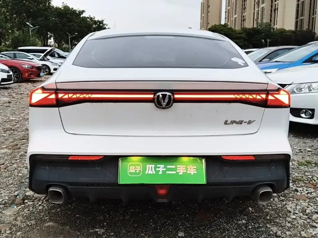 Changan UNI-V iDD — фото 4