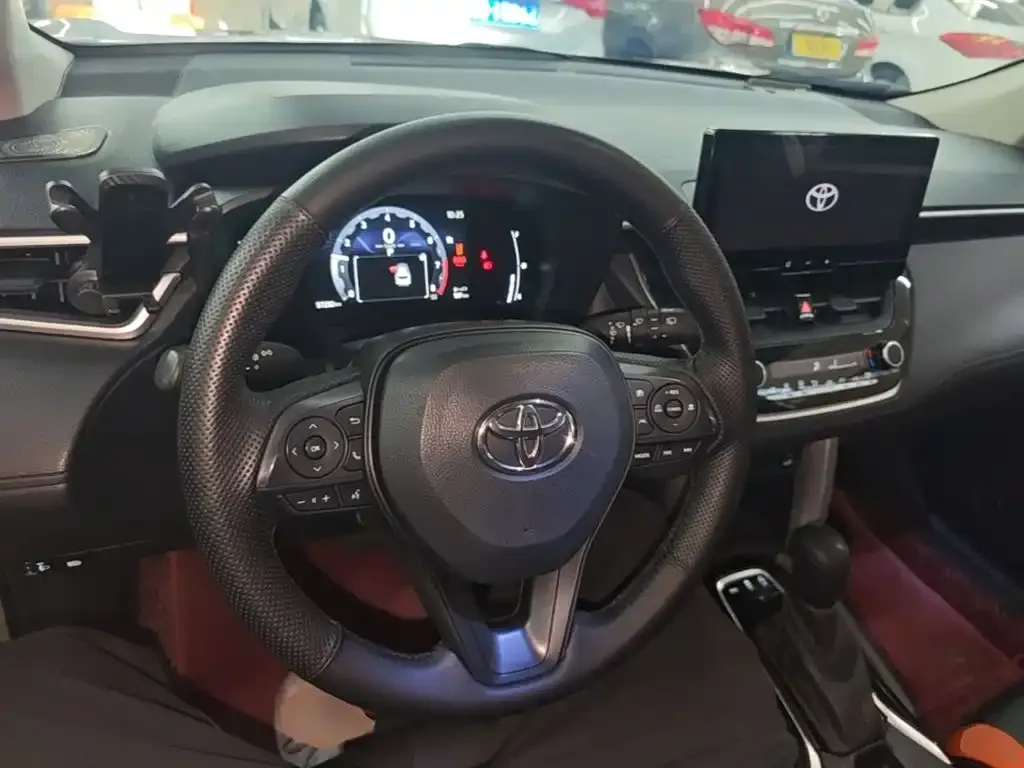 Toyota Corolla Cross — фото 2