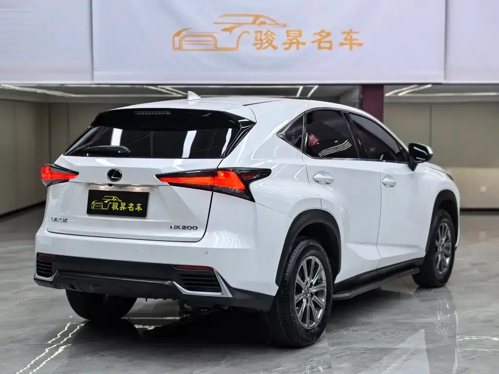 Lexus NX — фото 4