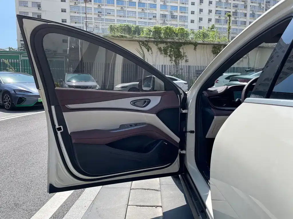 BYD Seal 07 DM-i — фото 3