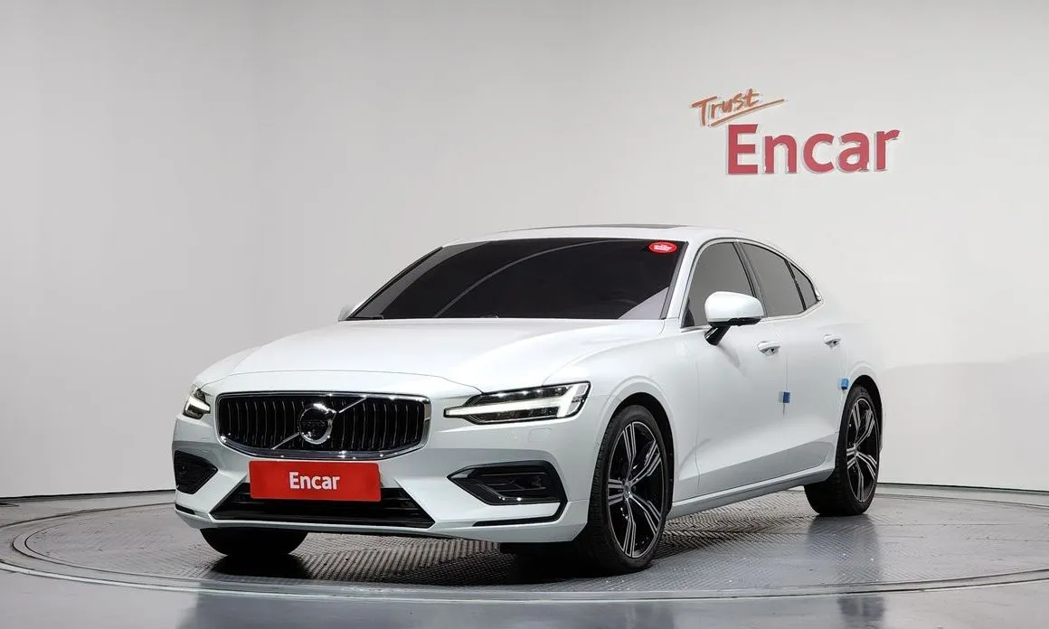 Volvo S60 — фото 1