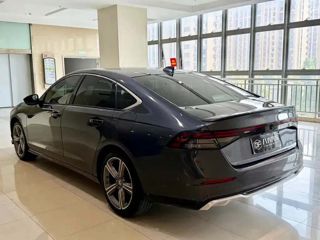 Honda Accord — фото 10