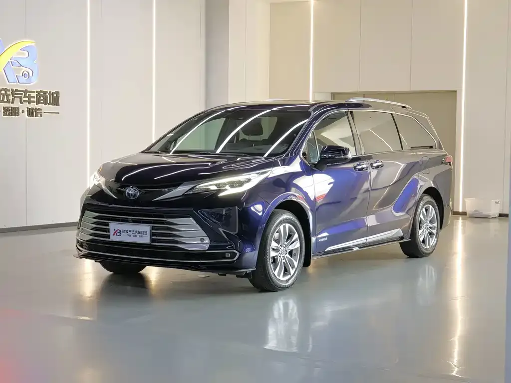 Toyota Sienna — фото 1