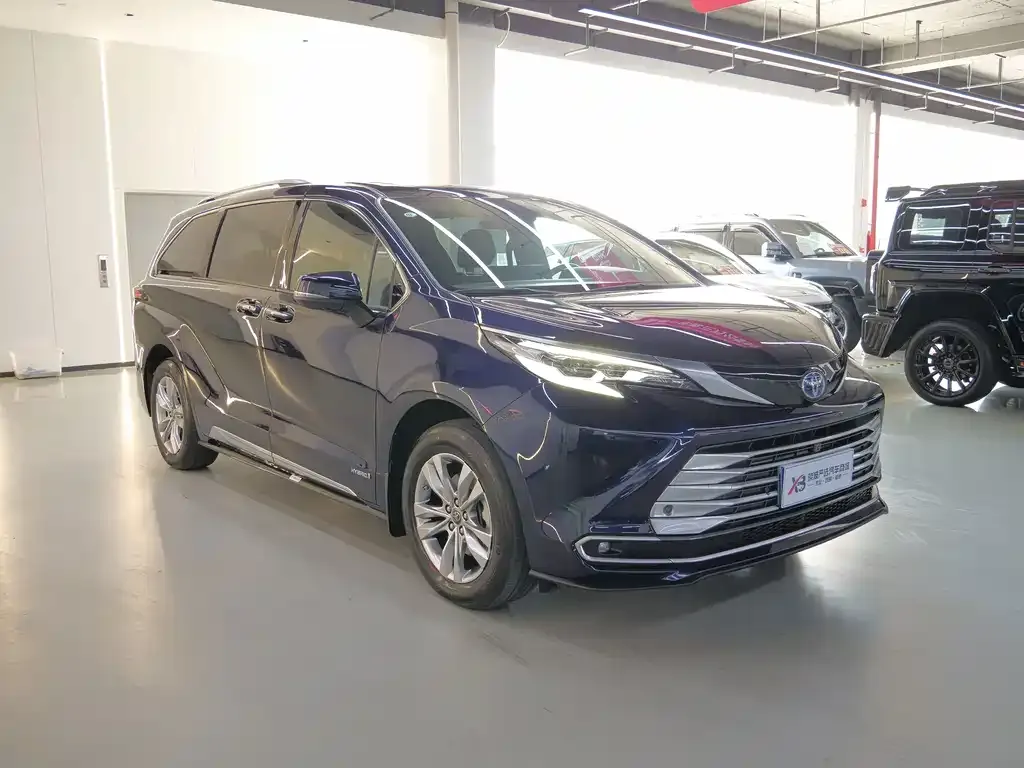 Toyota Sienna — фото 9