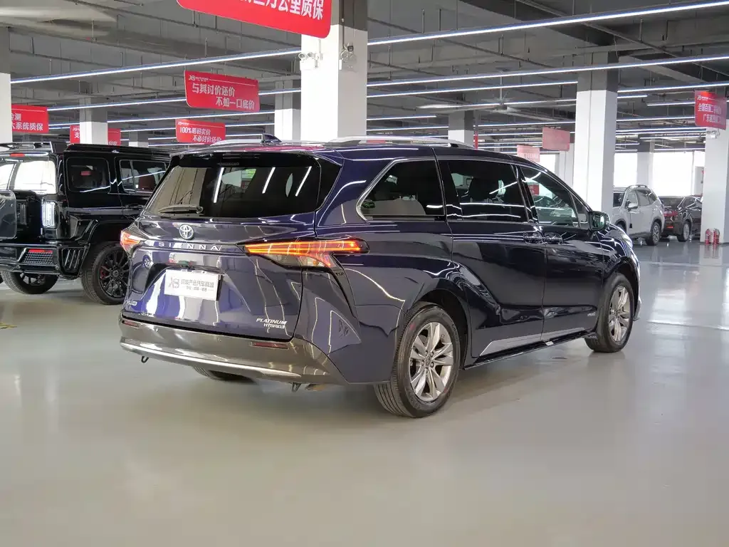 Toyota Sienna — фото 2