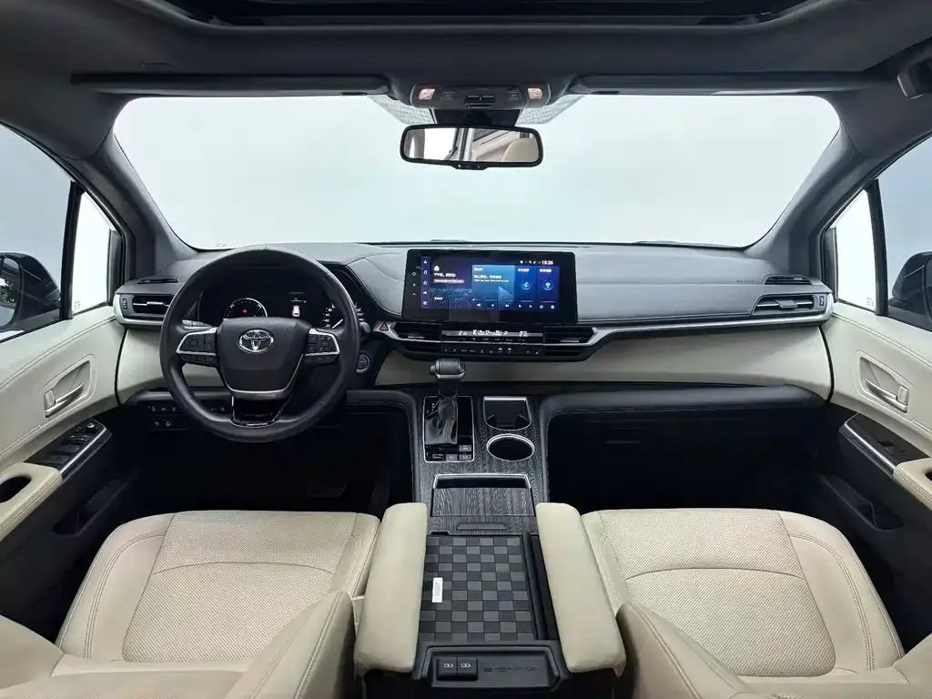 Toyota Sienna — фото 4