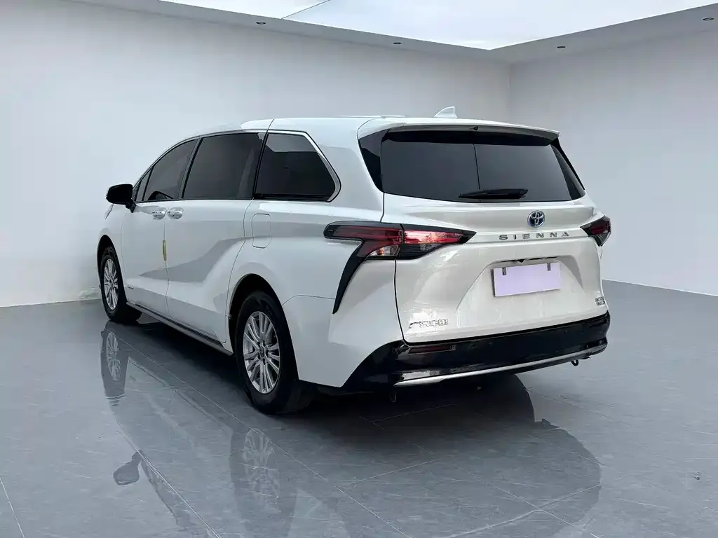 Toyota Sienna — фото 8