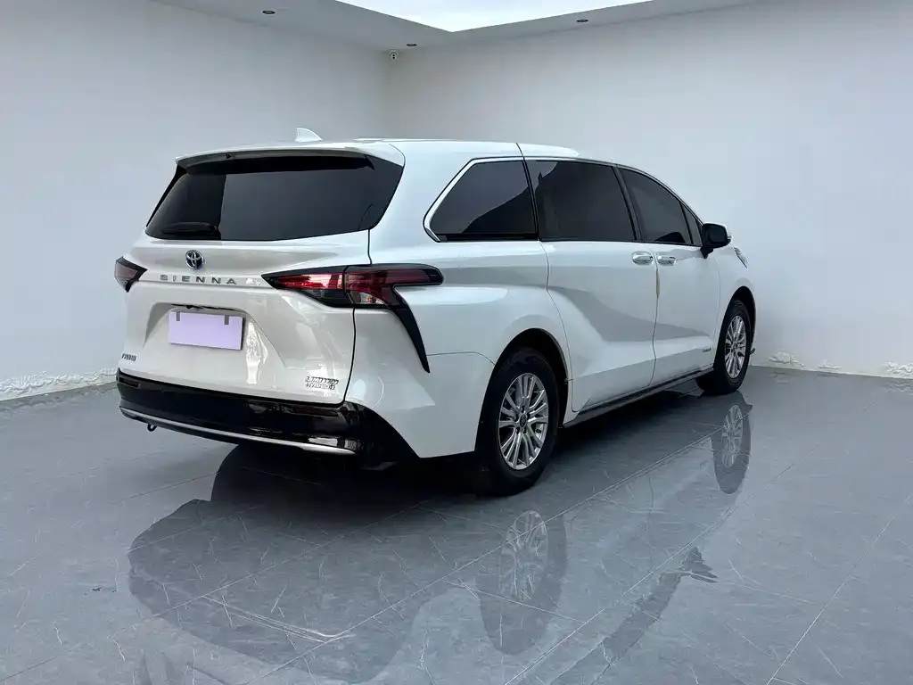 Toyota Sienna — фото 6