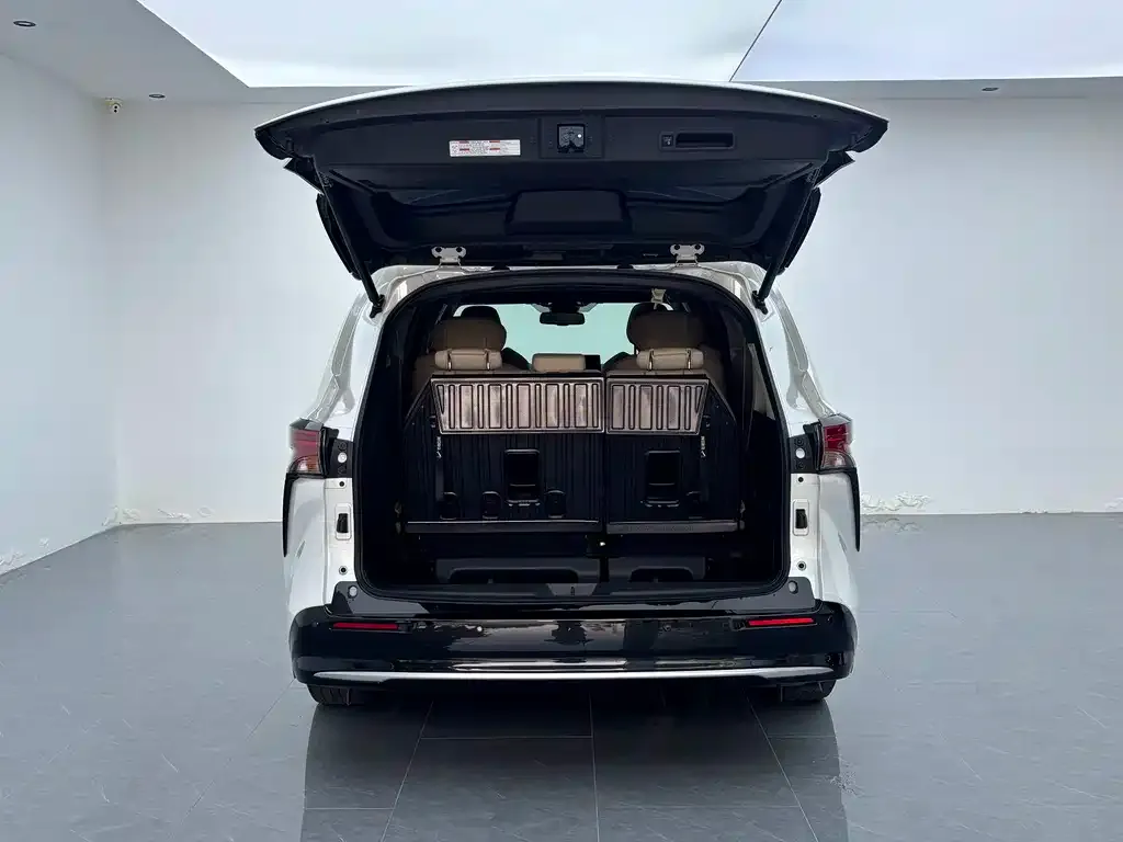 Toyota Sienna — фото 7