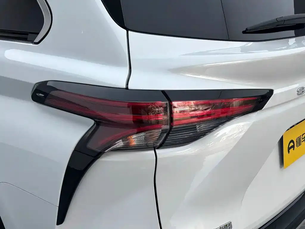 Toyota Sienna — фото 9