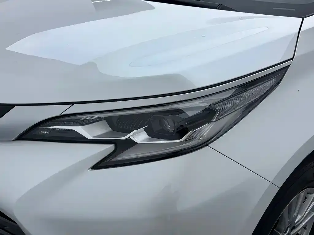 Toyota Sienna — фото 10